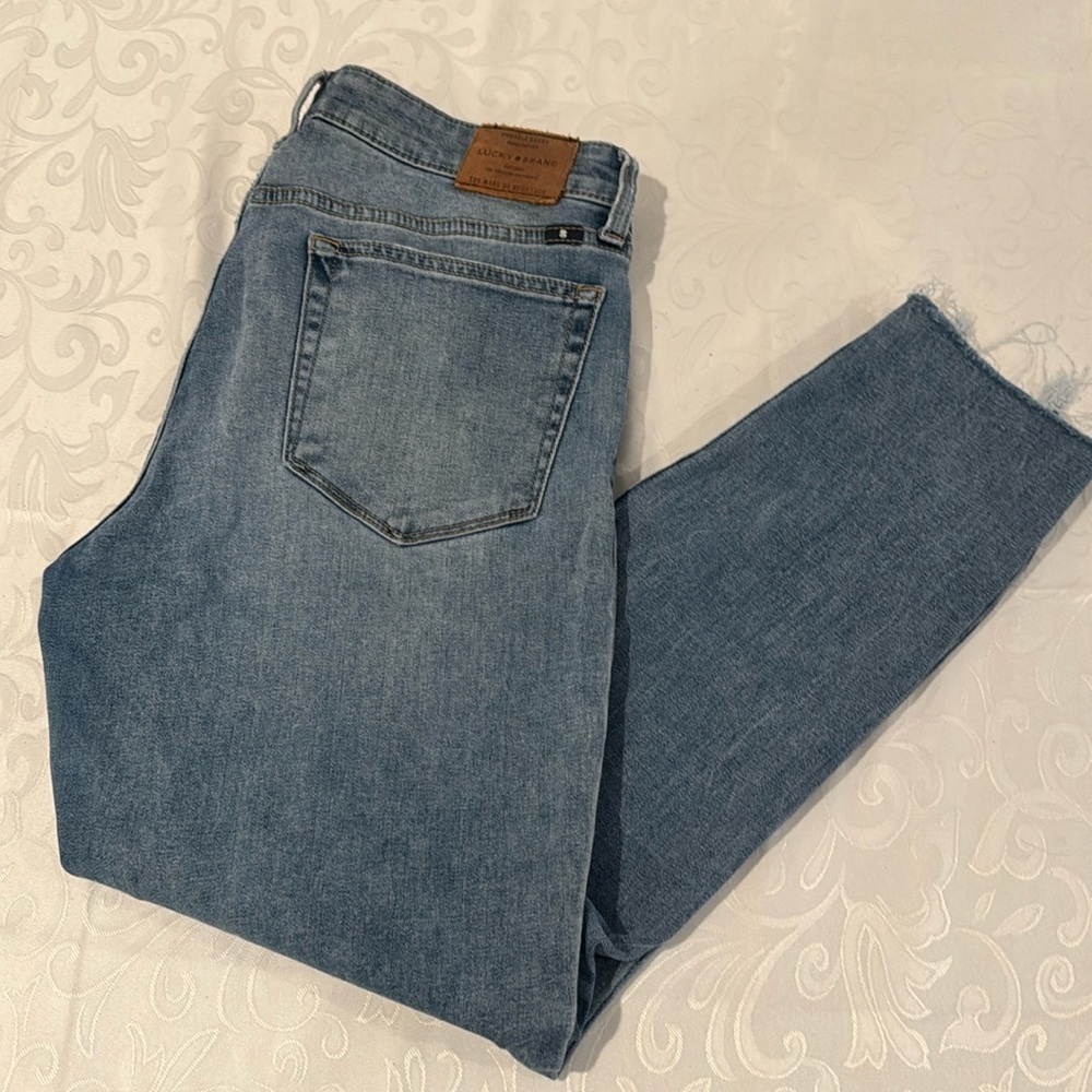 🍀Lucky Brand Eva Skinny Jeans. Ladies 10